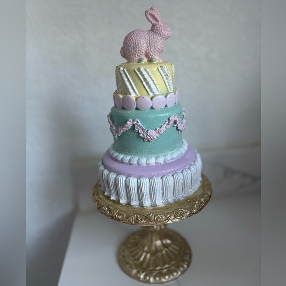 Cupcakes & Cashmere Tiered Easter Cake 🐰🎂 - Picture 10 of 10